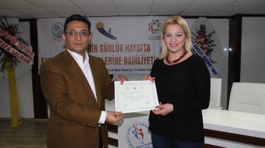 Gen&ccedil;ler Sertifikalarını Aldı