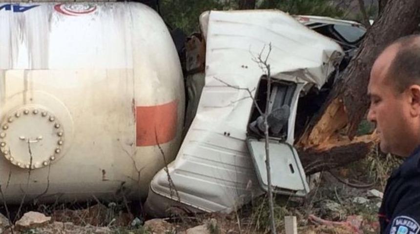 Havran&rsquo;da Tanker Bariyere &Ccedil;arptı : 1 &Ouml;l&uuml;