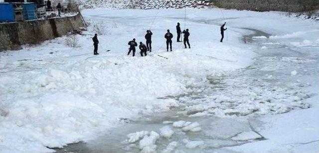 Çoruh Nehri’ne Düşen Çocuğu Arama Çalışmaları Sürüyor