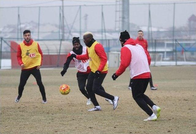 Eskişehirspor Lige Verilen Arayı Antrenman Yaparak Değerlendirdi