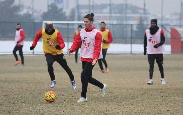 Eskişehirspor Lige Verilen Arayı Antrenman Yaparak Değerlendirdi