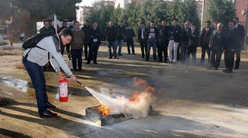 &Uuml;niversite Personeline Yangınla M&uuml;cadele Eğitimi Verildi