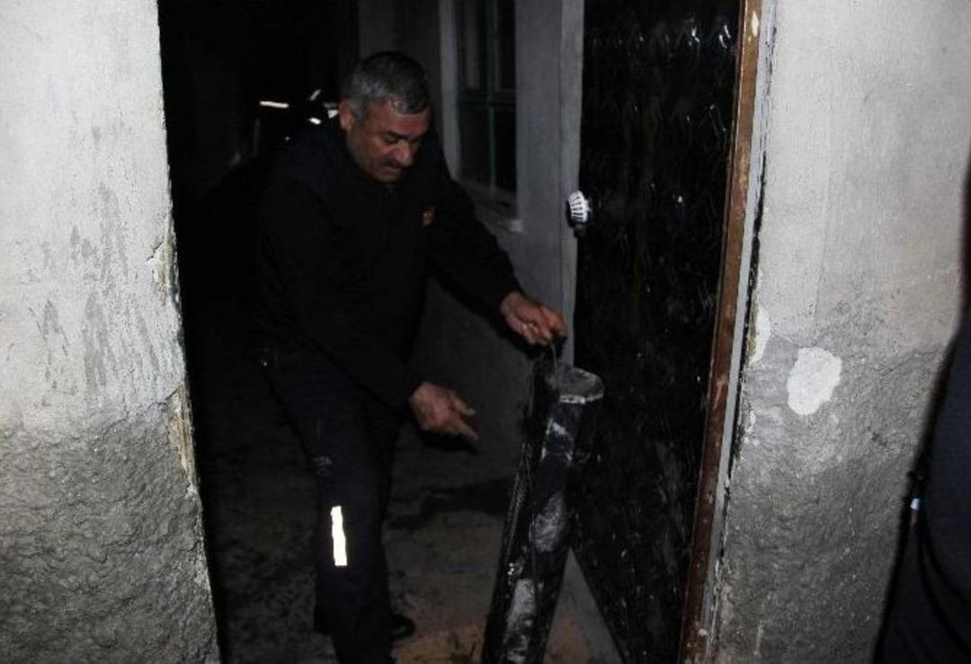 Annesinin Evde Bıraktığı &Ccedil;ocuk &Ccedil;ıkan Yangında &Ouml;ld&uuml;