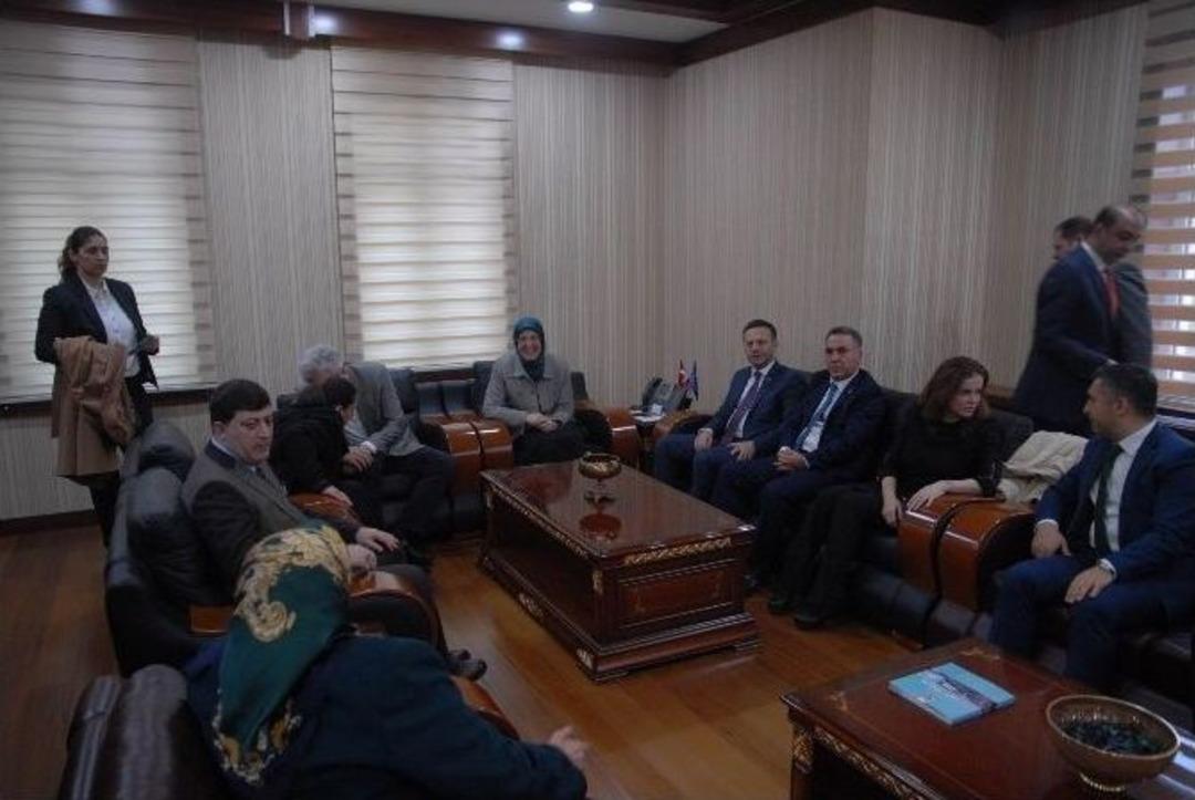 Bakan Ramazanoğlu, Sur&rsquo;dan G&ouml;&ccedil; Eden Ailelerle Bir Araya Geldi