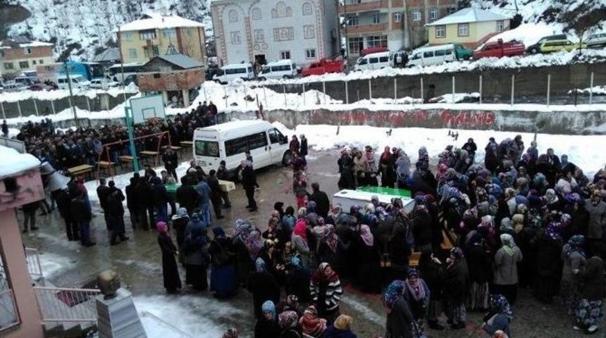 Giresun&rsquo;daki Kazada Hayatını Kaybedenler Toprağa Verildi