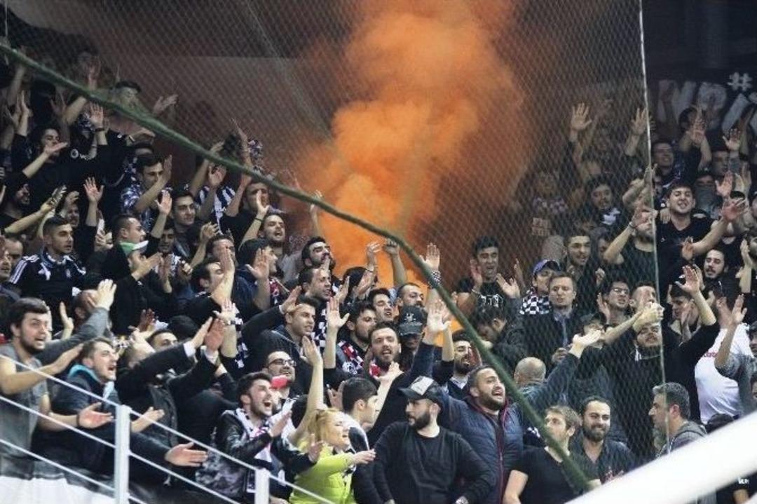 Pınar Karşıyaka - Beşiktaş Sompo Japan Ma&ccedil;ında Olaylar &Ccedil;ıktı