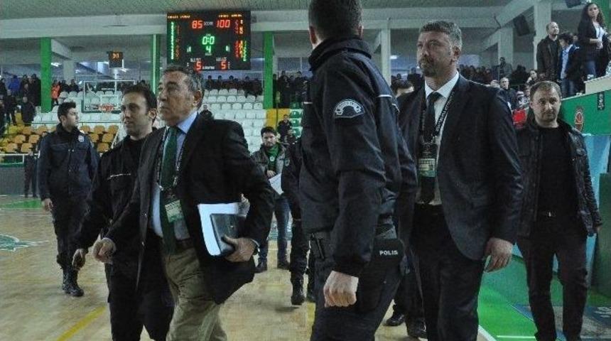 Basketbol Ma&ccedil;ının Ardından &lsquo;k&uuml;lt&uuml;rs&uuml;z&rsquo; Gerilimi