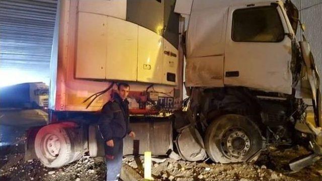 Erzincan Da Zincirleme Kaza: 1 Yaralı