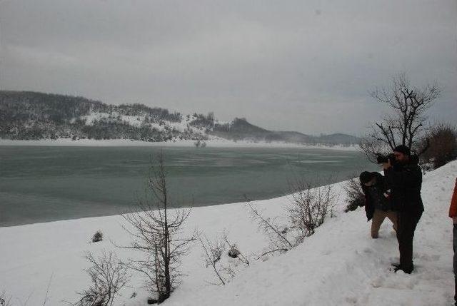 Tokat’ta Üçoluk Göleti Buz Tuttu