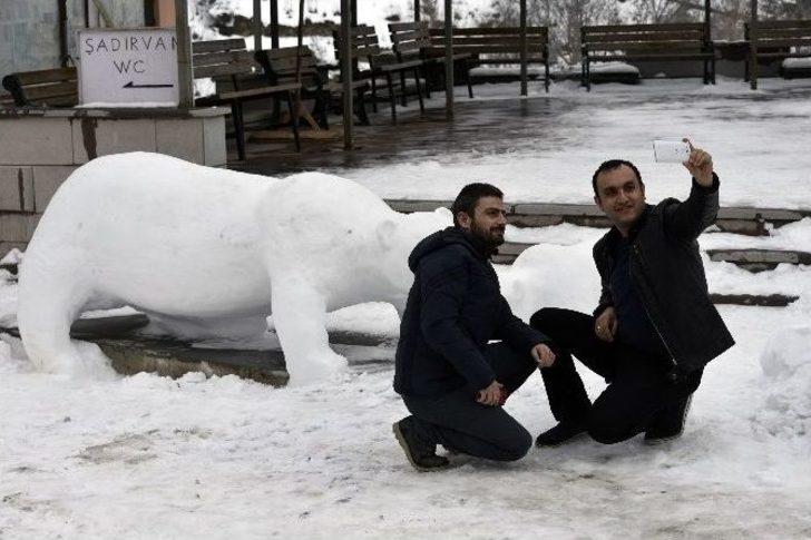 Kardan Adam Değil, Kardan Kutup Ayısı Yaptı G3