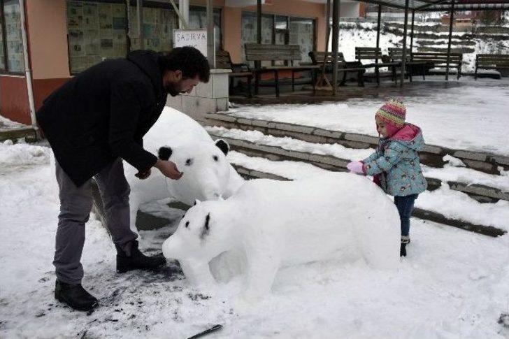 Kardan Adam Değil, Kardan Kutup Ayısı Yaptı G5