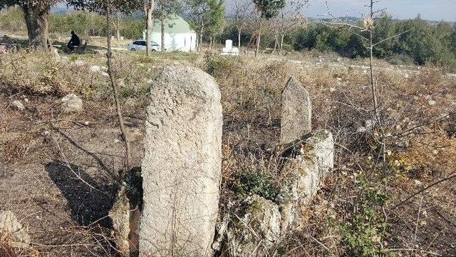 Osmanlı Dönemine Ait Mezarlık, İlgisizlik Ve Bakımsızlıktan Harabeye Döndü