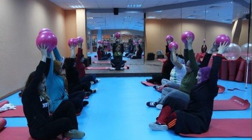 Y&uuml;zlerce Ev Hanımı Bu Merkezde Kilo Veriyor