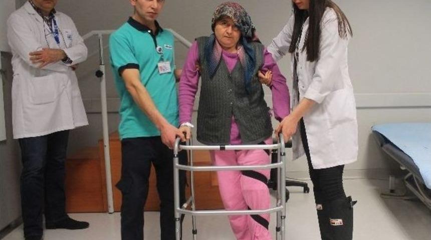 Fizyoterapi İle Ayağa Kalktı