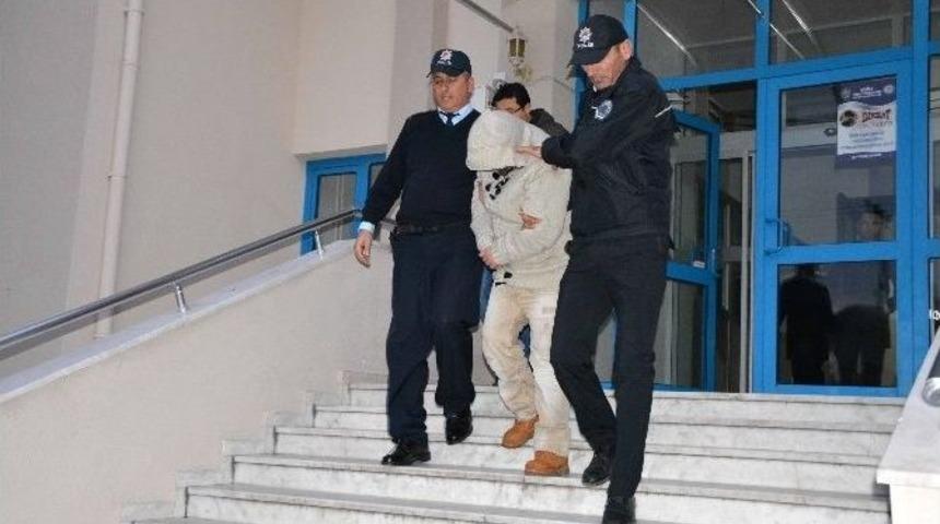 &rsquo;bakan Yakınıyım&rsquo; Diyerek 150 Kişiyi Dolandırdı