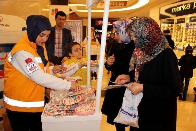 Konya 112 Acil Ekipleri Avm’de Stant Açtı