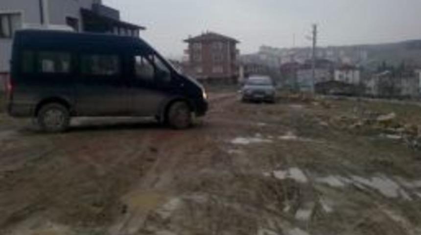 Vatandaşlar Bozuk Ve &Ccedil;amur Olan Yollarını Yapılmasını İstedi