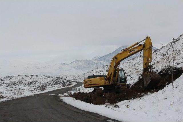 İncesu Belediyesi Yol Genişletme Çalışmalarına Devam Ediyor