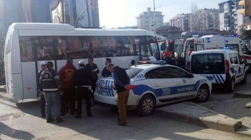 Servis Otob&uuml;s&uuml;, &Ccedil;arptığı Yaşlı Adamı Metrelerce S&uuml;r&uuml;kledi