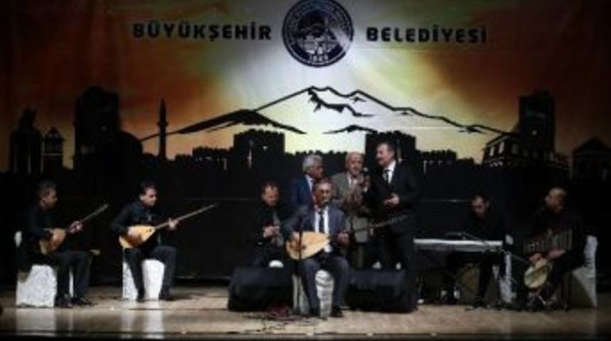 Kayserili Sanat&ccedil;ılar Sahne Aldı