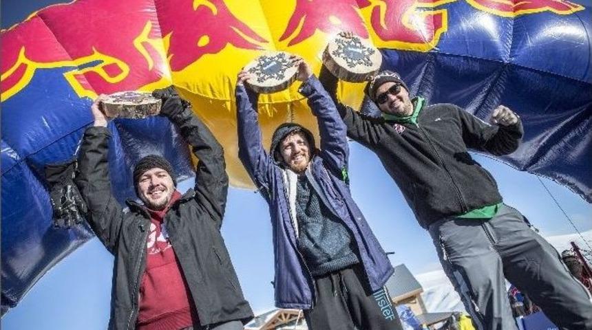 Erciyes&rsquo;te Buz Gibi Suya Meydan Okudular