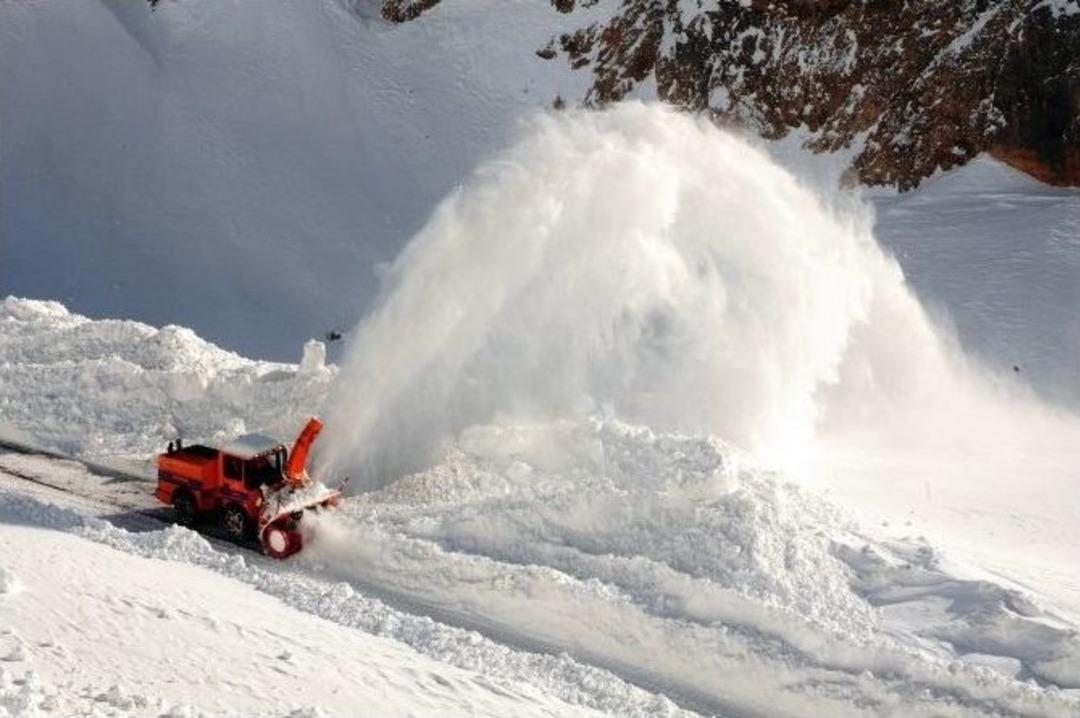 Bakan Yardımcısı Coşkuny&uuml;rek Van&rsquo;da