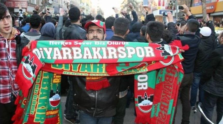 Diyarbakır’da Galibiyet Kutlamasında Olaylar Çıktı: 2 Yaralı