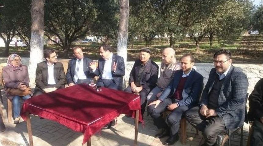 Muhtar Ve İhtiyar Heyeti Vekille &Ccedil;ay İ&ccedil;ip Tarihe Not D&uuml;şt&uuml;