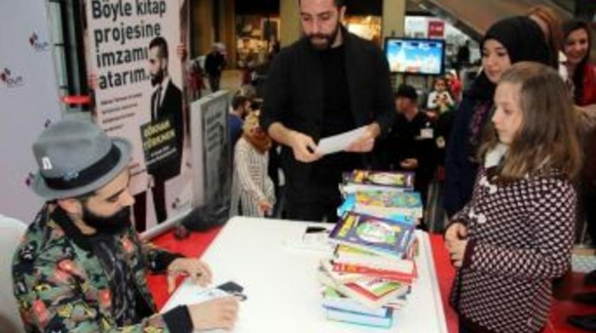 G&ouml;khan T&uuml;rkmen, K&ouml;y Okulları İ&ccedil;in Kitap Topladı