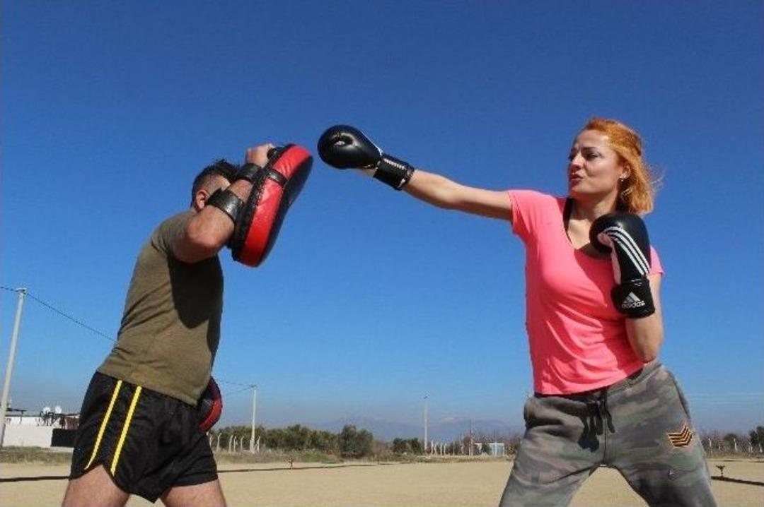 (&ouml;zel Haber) Erkek Şiddetine Kadın Kroşesi