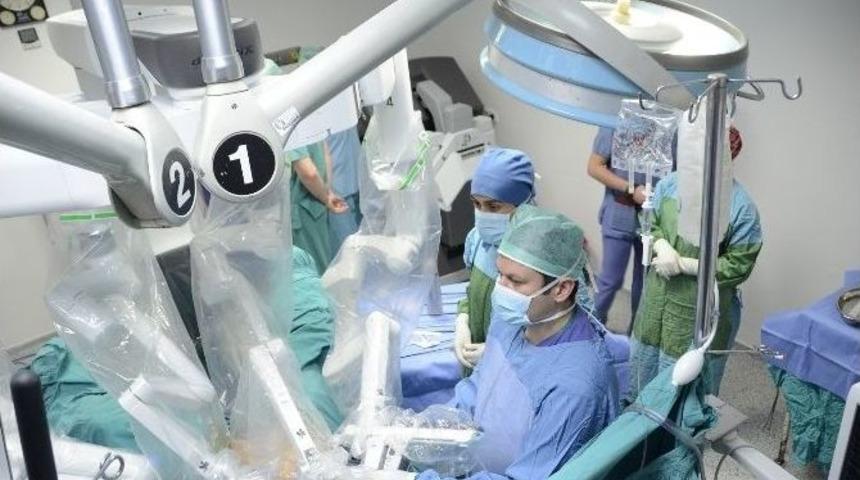 &rsquo;da Vinci Robotu&rsquo; Ankara &Uuml;niversitesi&rsquo;nde G&ouml;reve Başladı