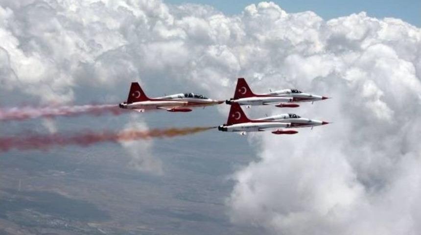 T&uuml;rk Yıldızları 261 Şehidimiz İ&ccedil;in U&ccedil;acak