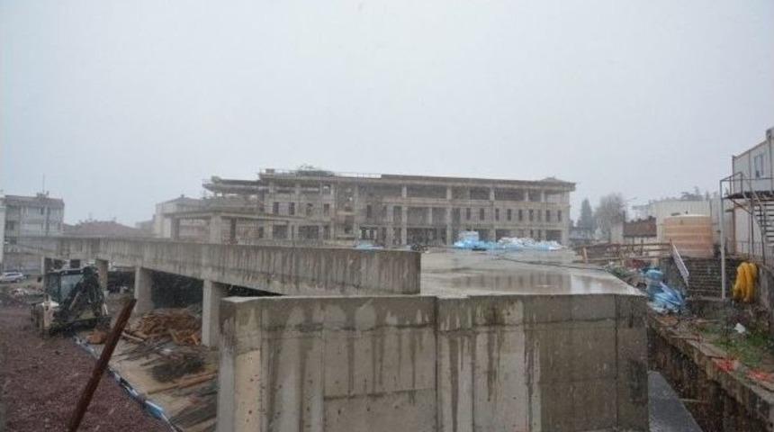 Karam&uuml;rsel Kent Meydanı Şekilleniyor