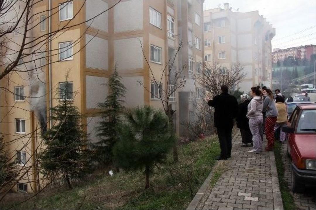 Elektrikli Battaniyeden &Ccedil;ıkan Yangın Evi K&uuml;l Etti