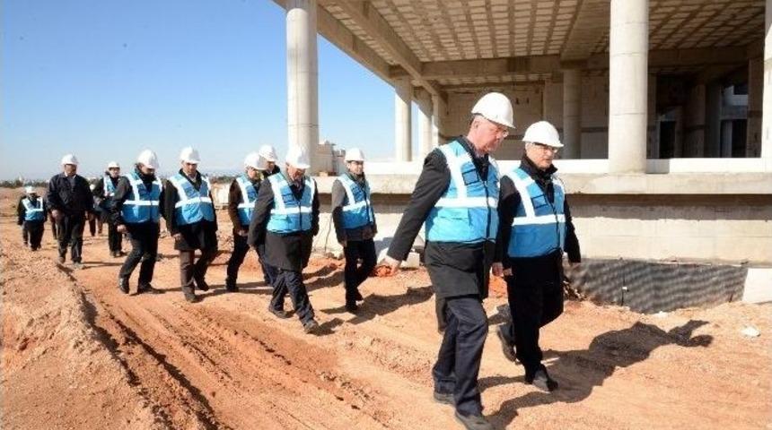 Adana Bt&uuml; Rekt&ouml;r Vekili G&uuml;l, Yerleşke Şantiyesinde İncelemelerde Bulundu