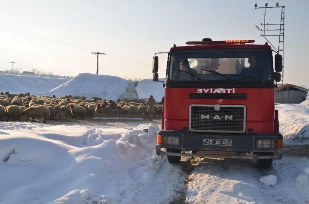 K&ouml;ylerde Su Şebekeleri Dondu