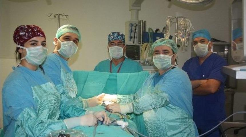 G&ouml;ğs&uuml; &Ccedil;&ouml;ken Hastaya &Ccedil;elik Bar Takıldı