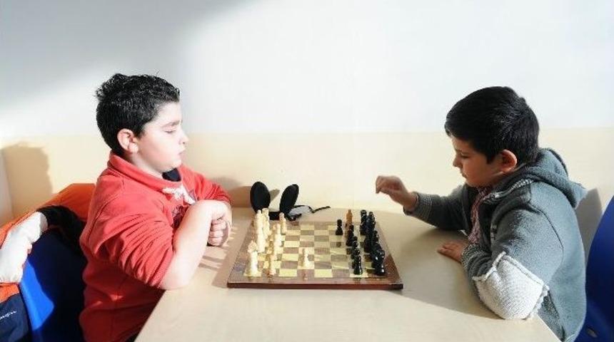 &Ouml;ğrencilerin Tatil Adresi, Gen&ccedil;lik Merkezleri