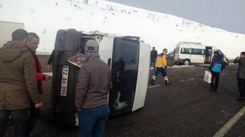 Bing&ouml;l&rsquo;de Trafik Kazası: 3 Yaralı