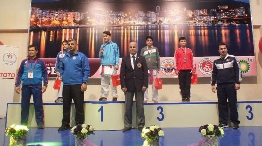 Kağıtsporlu Karateciler, &Uuml;&ccedil; T&uuml;rkiye Derecesi Kazandı