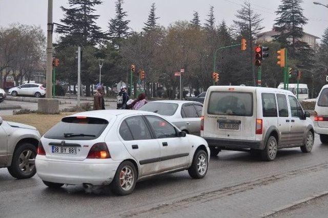 Her Işık Başında Bir Dilenci