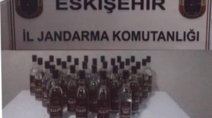 Eskişehir&rsquo;de 30 Şişe Ka&ccedil;ak İ&ccedil;ki Ele Ge&ccedil;irildi
