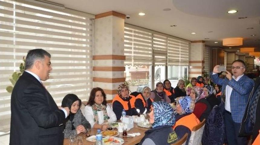 Başkan &Ouml;zg&uuml;ven, Kadın İş&ccedil;ilerle Bir Araya Geldi