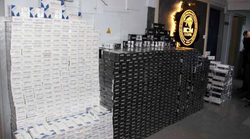 Yolcu Otob&uuml;s&uuml;nde 20 Bin Paket Ka&ccedil;ak Sigara Ele Ge&ccedil;irildi