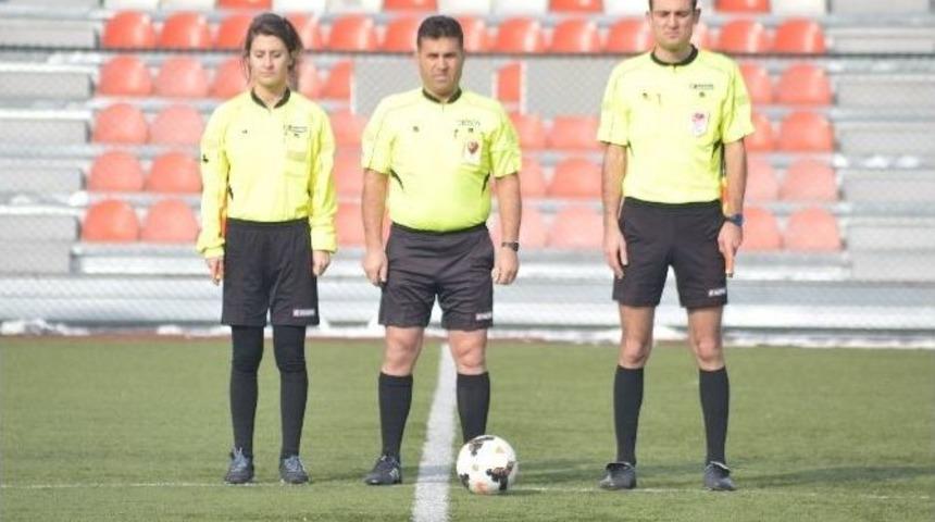 Kayseri&rsquo;de Amat&ouml;r Futbol Ma&ccedil;ları &Ouml;ncesinde Şehitler İ&ccedil;in Saygı Duruşu Yapıldı