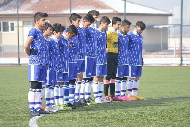 Kayseri’de Amatör Futbol Maçları Öncesinde Şehitler İçin Saygı Duruşu Yapıldı