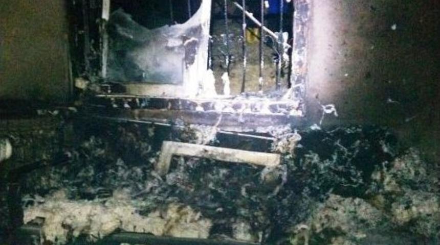 Sobadan &Ccedil;ıkan Ev Yangınında İki Kişi Yaralandı