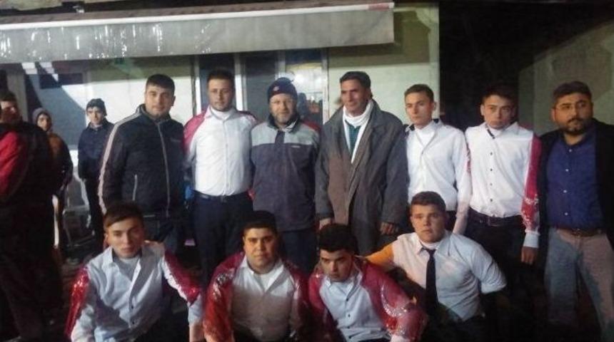 G&ouml;kler Beldesinde Asker Eğlencesi