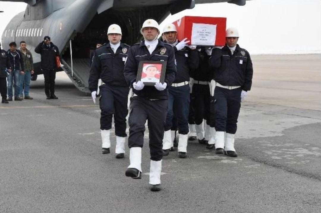 Şehit Polisin Naaşı Memleketi Sivas&rsquo;a Getirildi