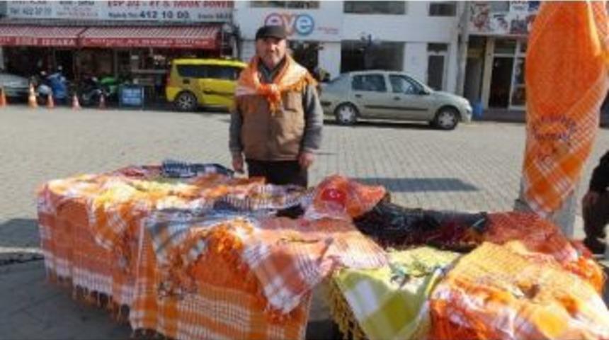 Deve G&uuml;reşlerinde Poşu Satıyor